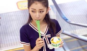 “爱丝”的最新钻石版神秘图片，看得我眼花缭乱，不知道自己在看什么。