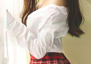 GIRLT果团网 – 冬日阳光与圣诞气氛交织：龚玥菲的写真图集来啦