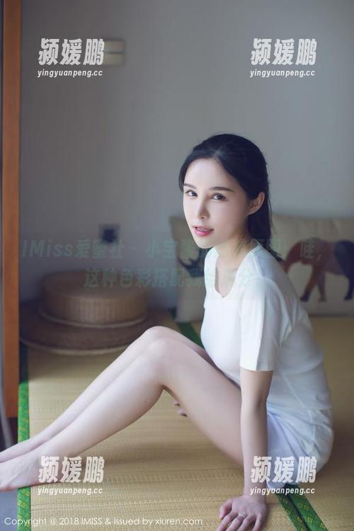 IMiss爱蜜社-小宝酱 IMiss爱蜜社 - 小宝酱的短裤原图:哇,这种色彩搭配我给满分!