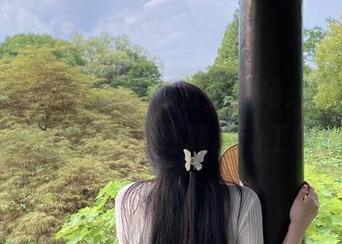 微密圈 – July芝岚办公室现场：更新图片，看看如何用一杯咖啡撩动工作灵感。