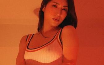 在线欣赏：Min.E(민이)的写真闯入LeeheeExpress的奇妙世界！