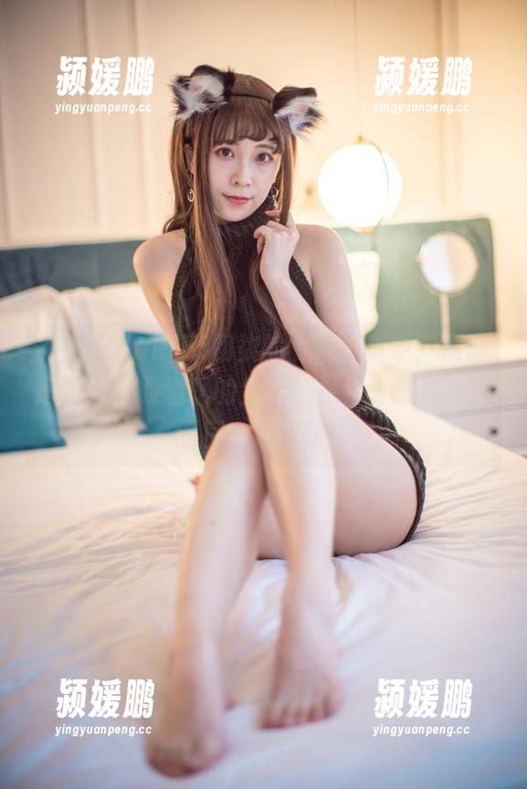 Sakiiii翎柒 在这组Sakiiii翎柒的厨娘写真中,原图透露着一股温暖的生活气息,真想拽她进厨房一起做饭!