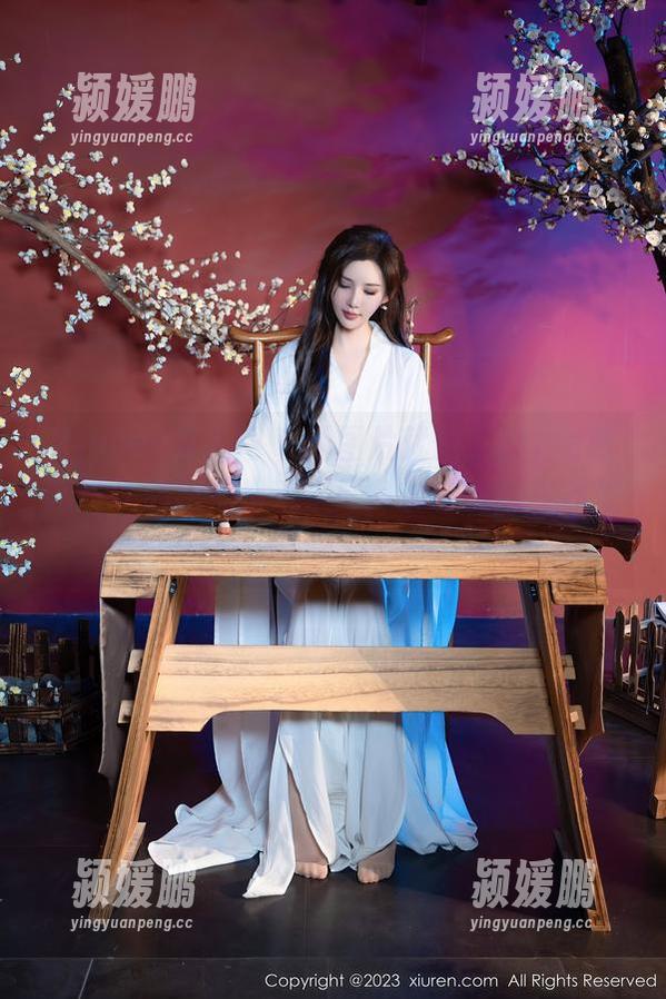 Xiuren秀人网-Elise谭晓彤 Xiuren秀人网 - 新图片就位!Elise谭晓彤让旗袍穿出未来感,快看她的新造型!