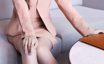 Xiuren秀人网 – z杯悠悠的圣诞写真：那些光影交错下的奇妙瞬间