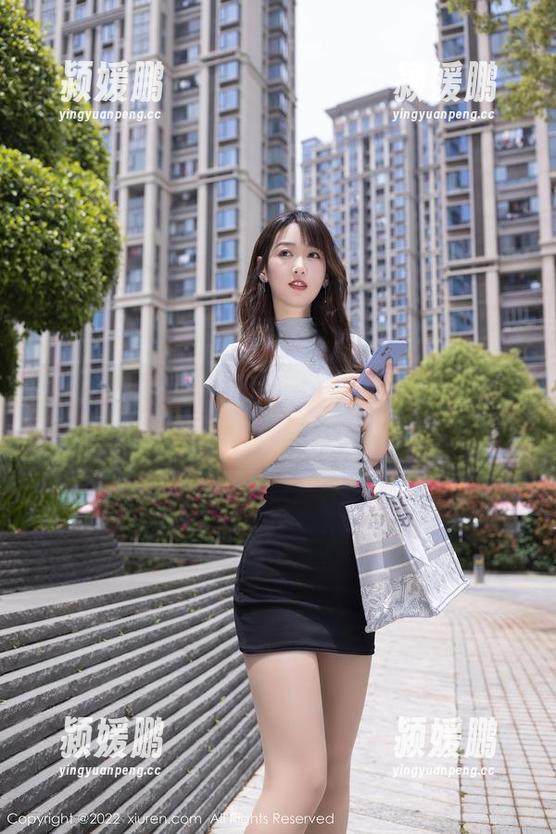 Xiuren秀人网 - 程程程泳池写真：那些在水面上游荡的微妙瞬间，想看的快来！
