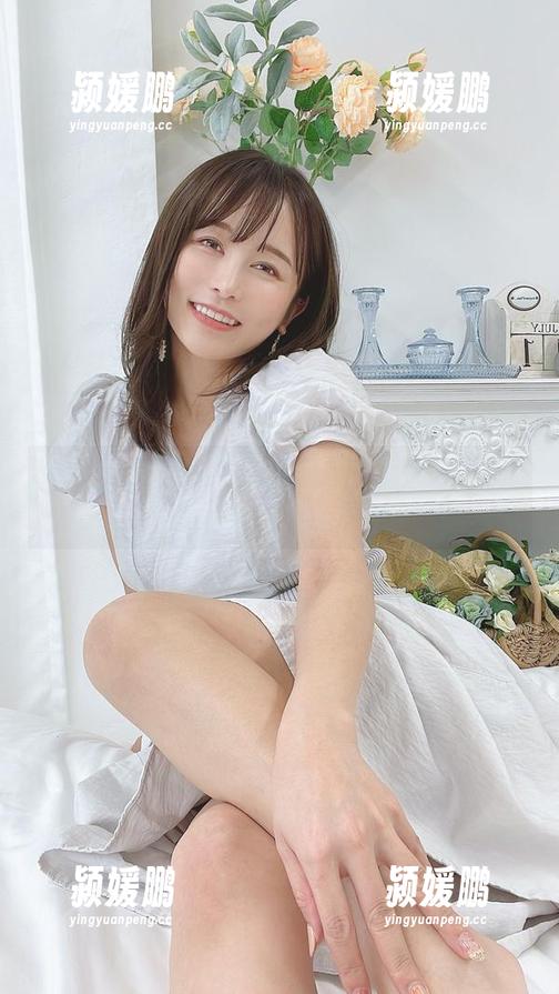 いくみ(育美)裸足写真：红色沙发上的那些小秘密合集
