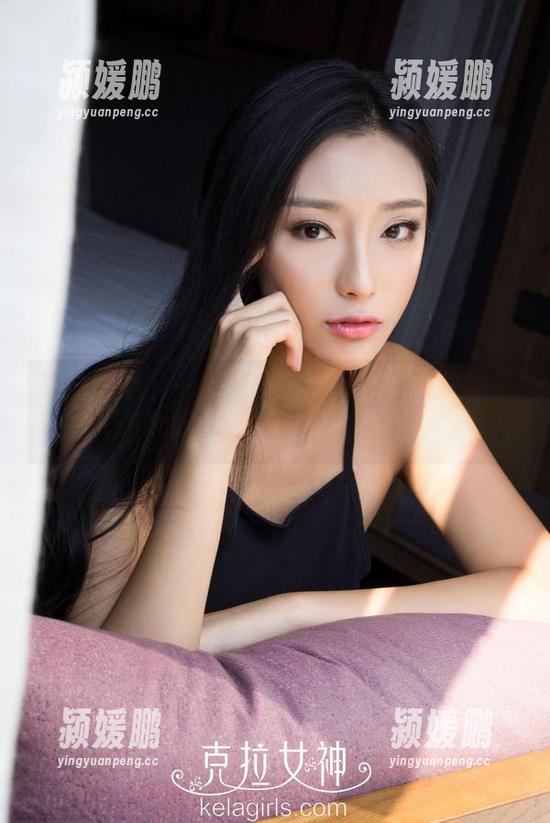 克拉女神 - 一探究竟：苏棠的透皙白脚精选套图，轻抚心弦的那一秒