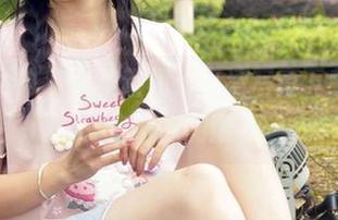 初夏女神 – 柒柒红裙：高清写真下载，给你一点刺激