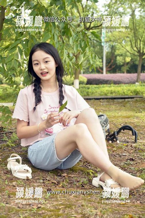 初夏女神 - 柒柒红裙：高清写真下载，给你一点刺激