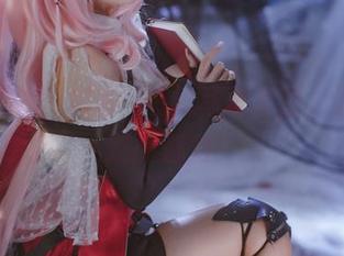 深度解码：宫本桜短裙写真套图，谁能抵挡的魅力？