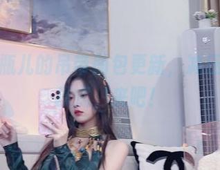 小小奶瓶儿的吊带图包更新，减压开启新模式，来吧！