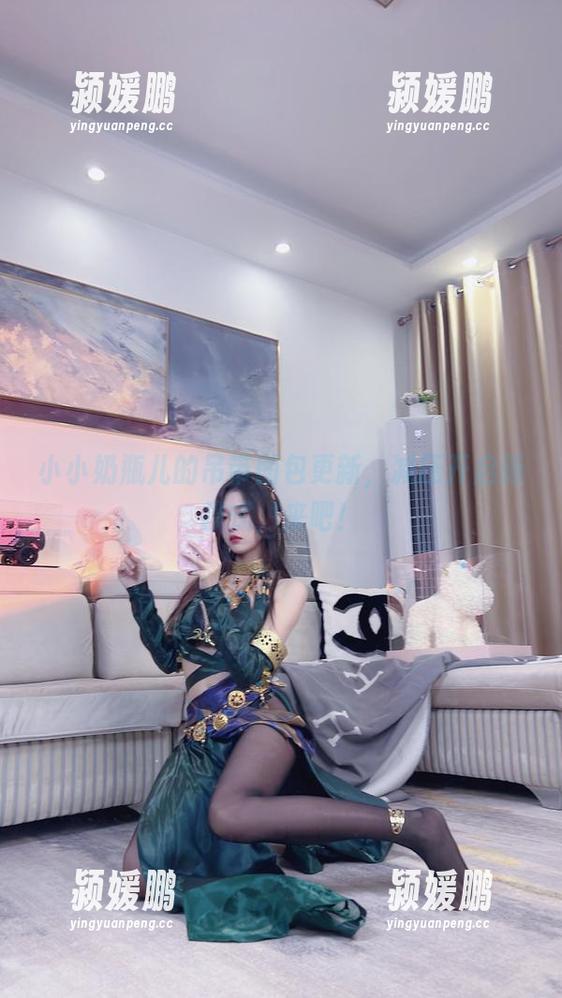 小小奶瓶儿 小小奶瓶儿的吊带图包更新,减压开启新模式,来吧!