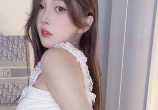 这就是你想要的！小小奶瓶儿的白开水毛衣定制版原图，免费送上。