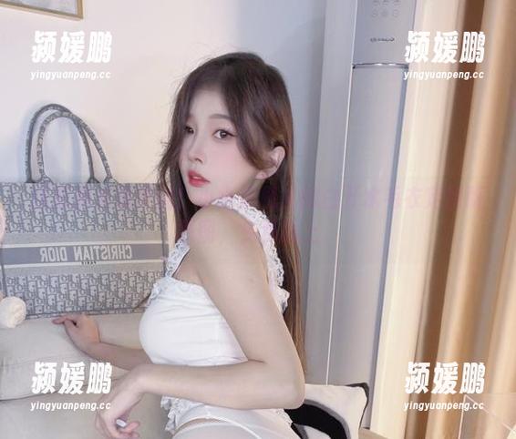 小小奶瓶儿 这就是你想要的!小小奶瓶儿的白开水毛衣定制版原图,免费送上。