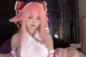 下载小瑶幺幺的间谍x家族写真集，或许会有意想不到的发现！