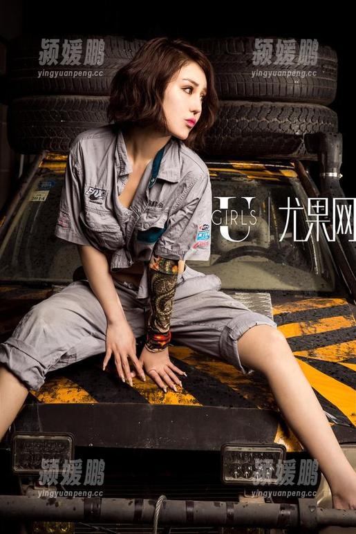 尤果网 - 跟着Sara的长腿，免费图包，瞬间变身时尚博主！