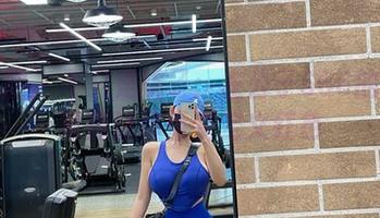 微密圈 – 不只是桃子：左公子666的高清写真让你重新定义红色