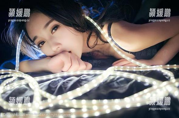推女神 - 最新纯小希旗袍套图：这才是旗袍穿出的一种新姿势，你敢相信吗？