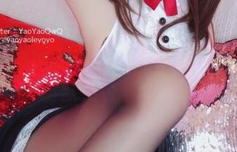 摇摇乐yoyo的黑丝小恶魔：原图写真，幽默和色气并存！