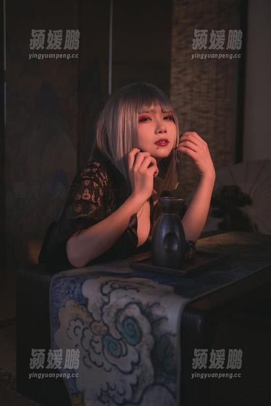 末夜787 图片中为何总有一股“邪魅”气息?末夜787的祸国妖妃写真又来撩了。