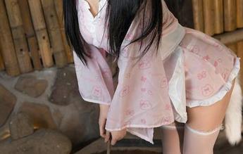 春天的调皮：桜井宁宁粉色比基尼精选，微风不只吹头发！