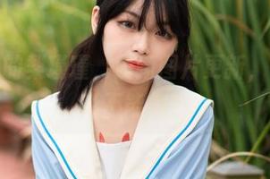 天台上的梨瑾瑾，最新图片更新，谁说云彩不能拍？