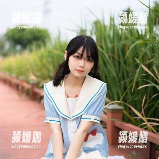 天台上的梨瑾瑾，最新图片更新，谁说云彩不能拍？