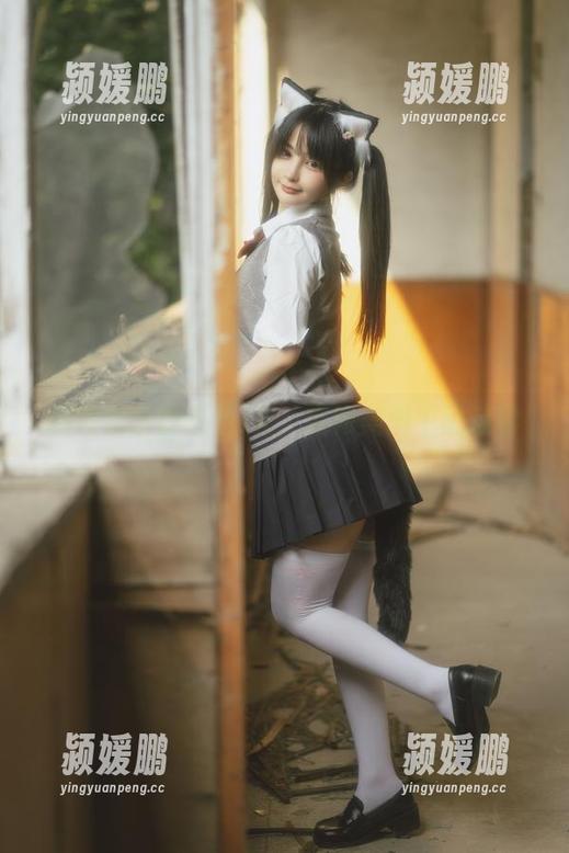樱井宁宁的黑色JK，宛如美图中的迷雾