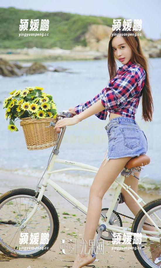 爱尤物 - 跟随王俪丁的天台脚步，打开你的写真图包新视界！