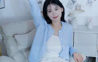 甜予摄影 – 一如既往的舒适——思思在线图集里的白棉袜探险