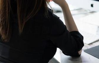 秀人网 – 当靠谱的Elise谭晓彤遇上制服写真更新，别人穿的是衣服，她穿的是故事！