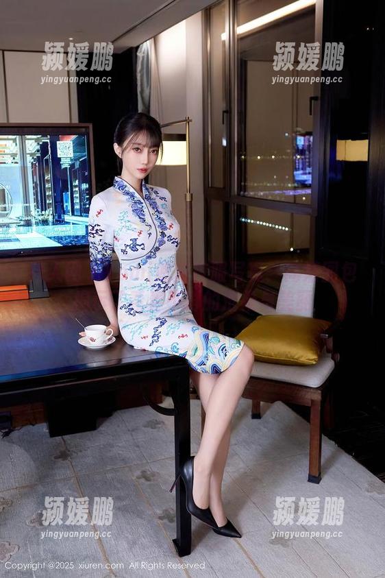 秀人网-Yomi悠蜜 秀人网 - Yomi悠蜜校服写真:高清图包揭示了青春不再的沧桑与美丽