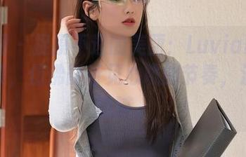 秀人网 – 捉摸不透的美丽：Luvian的美足合集，仿佛能听见心跳的节奏，温暖又细腻。
