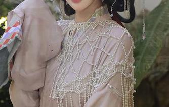 秀人网 – 聊聊周慕汐baby的最新写真，竟然把“死库水”穿出新高度？