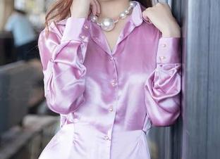 秀人网 – 周美美alicia的私拍资源，简直是女王的教科书，得认真研究。