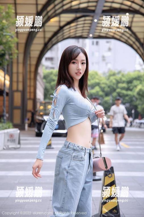 秀人网-安然anran 秀人网 - 在短裙的缝隙中,安然anran的作品集分享私密与梦幻