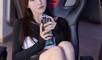 秀人网 – 在云层之上，安然maleah的空姐写真小秘密