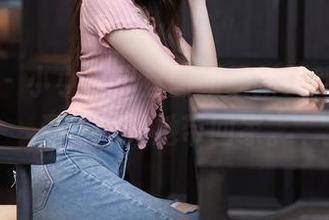 秀人网 – 小小白思宜图册最新更新，清纯到好想把她带回家。