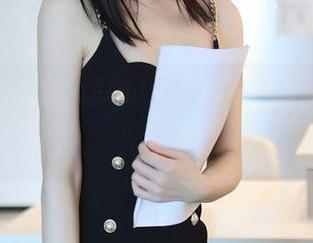 秀人网 – 不能错过！绯月樱-Chery的美脚私拍写真，光影间的温柔触碰。