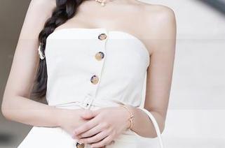 秀人网 – 麦琪绫冰激淋女王降临：原图图册中隐藏的优雅与张扬
