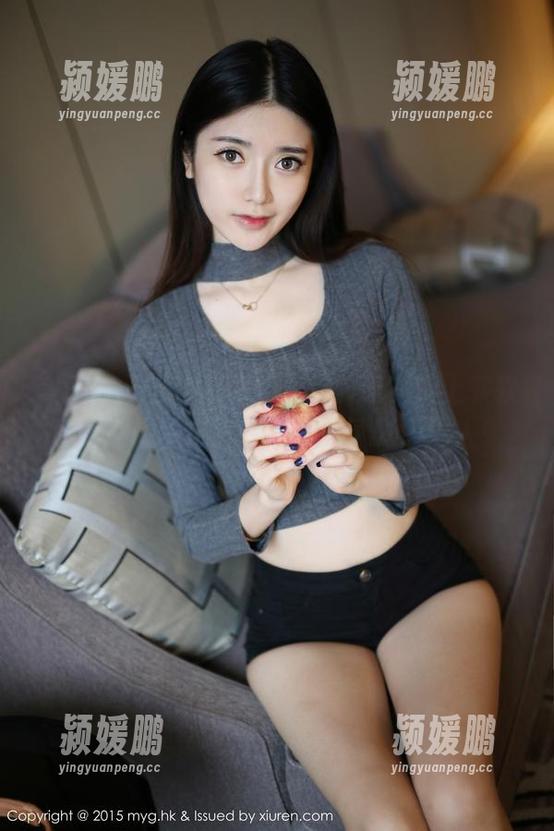 美媛馆-软软爱吃肉 美媛馆 - 最新图集:你知道吗?穿上软软爱吃肉的牛仔裤我瞬间成了时尚达人!