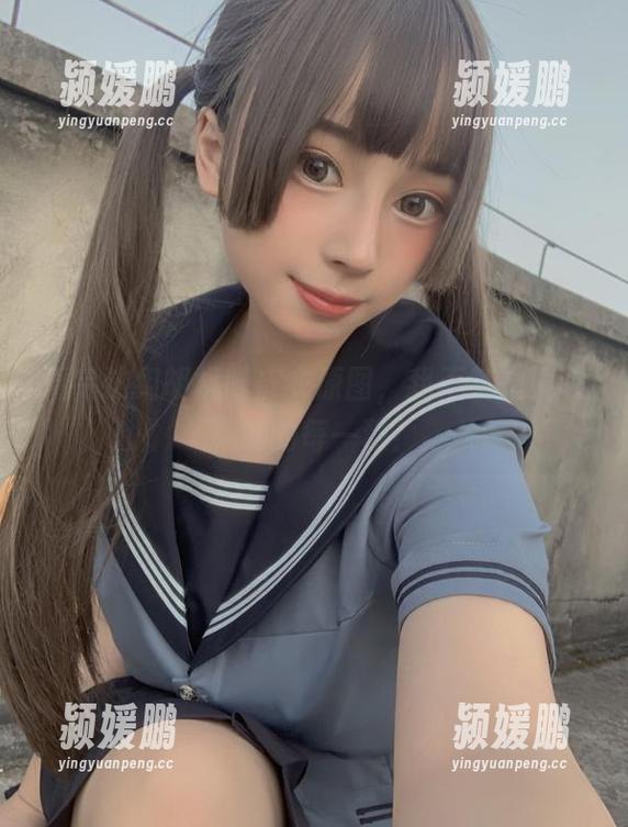 看完这组胡桃喵皮衣原图，我不禁想要收藏她的每一秒！