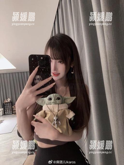 别说有圣光，看看腐团儿Ikaros和艾米莉娅的原图，会让你想太多！