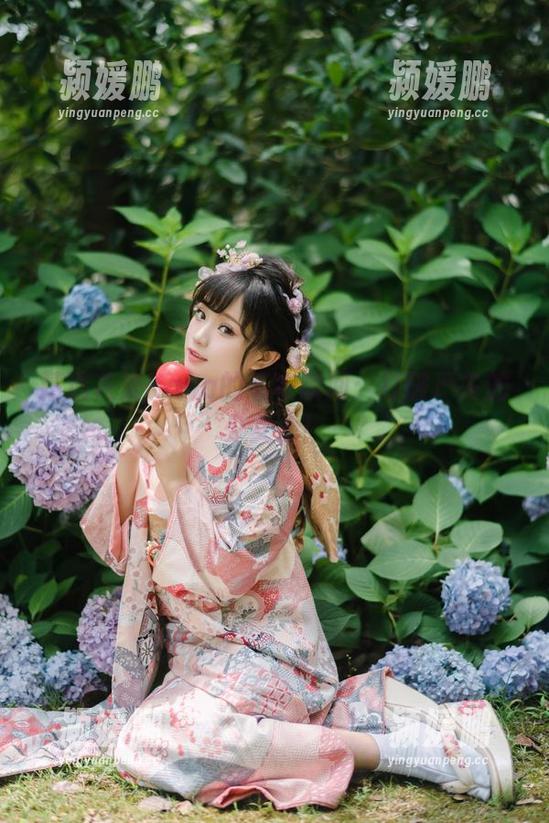 精选花柒Hana的毛衣瞬间：打破严冬的少女心！