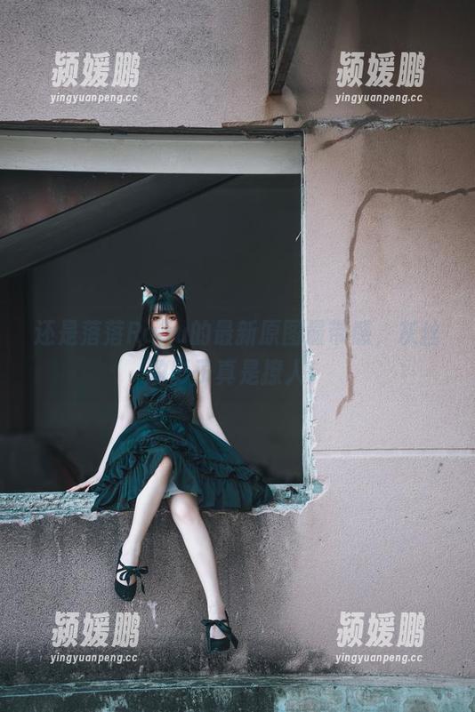 落落Raku 还是落落Raku的最新原图最带感,灰丝的影子真是撩人!