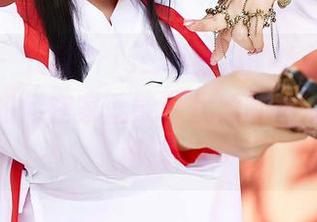 蜜桃社 – 下载Cris_卓娅祺的体操服，顺便教你如何在家就能‘优雅翻滚’的网盘秘籍！