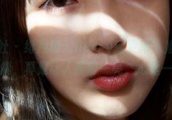 蜜桃社 – 绯月樱-Cherry新更新：姐姐的写真集，真是让人眼前一亮，心里一抖！