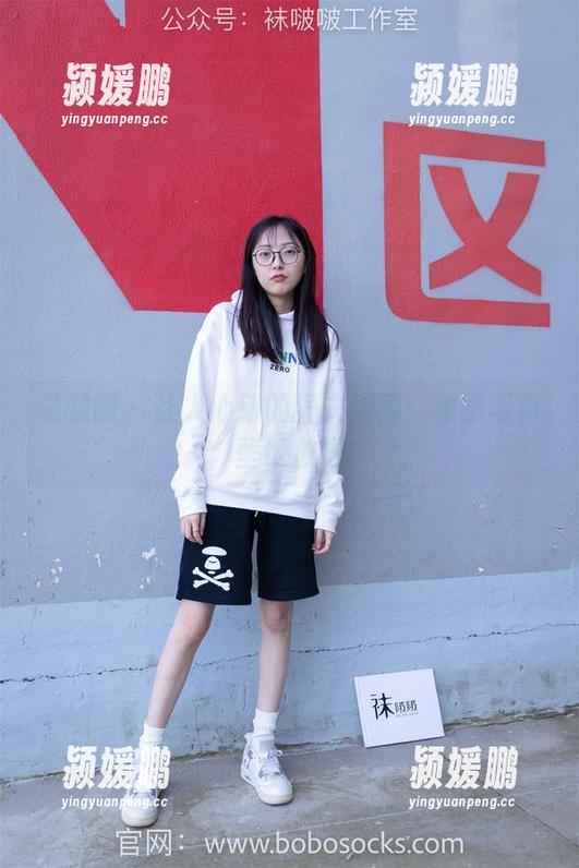 袜啵啵 - 让人心动的睡衣瞬间：稚予写真壁纸放送