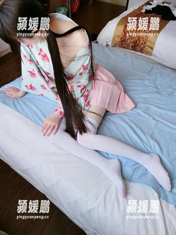 西尔酱 一起来看看西尔酱姐姐的COS图册:光影交织下的奇幻旅程!