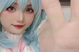 在水手服里，许枳的高清照片让每一帧都像是海洋的诗